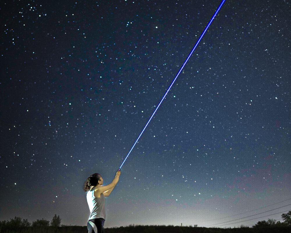 puntero Puntero láser para indicar las estrellas y planetas